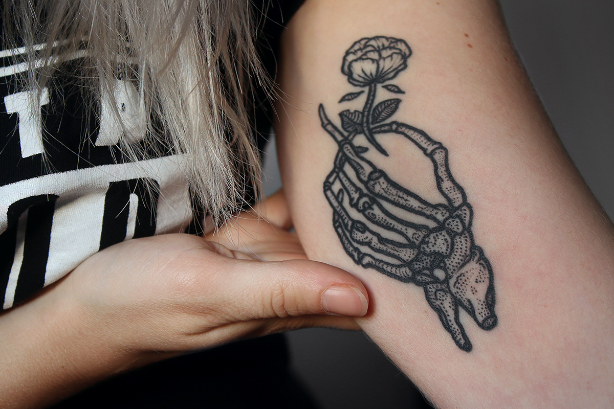 Skull hand tattoo // Katarina Natalie