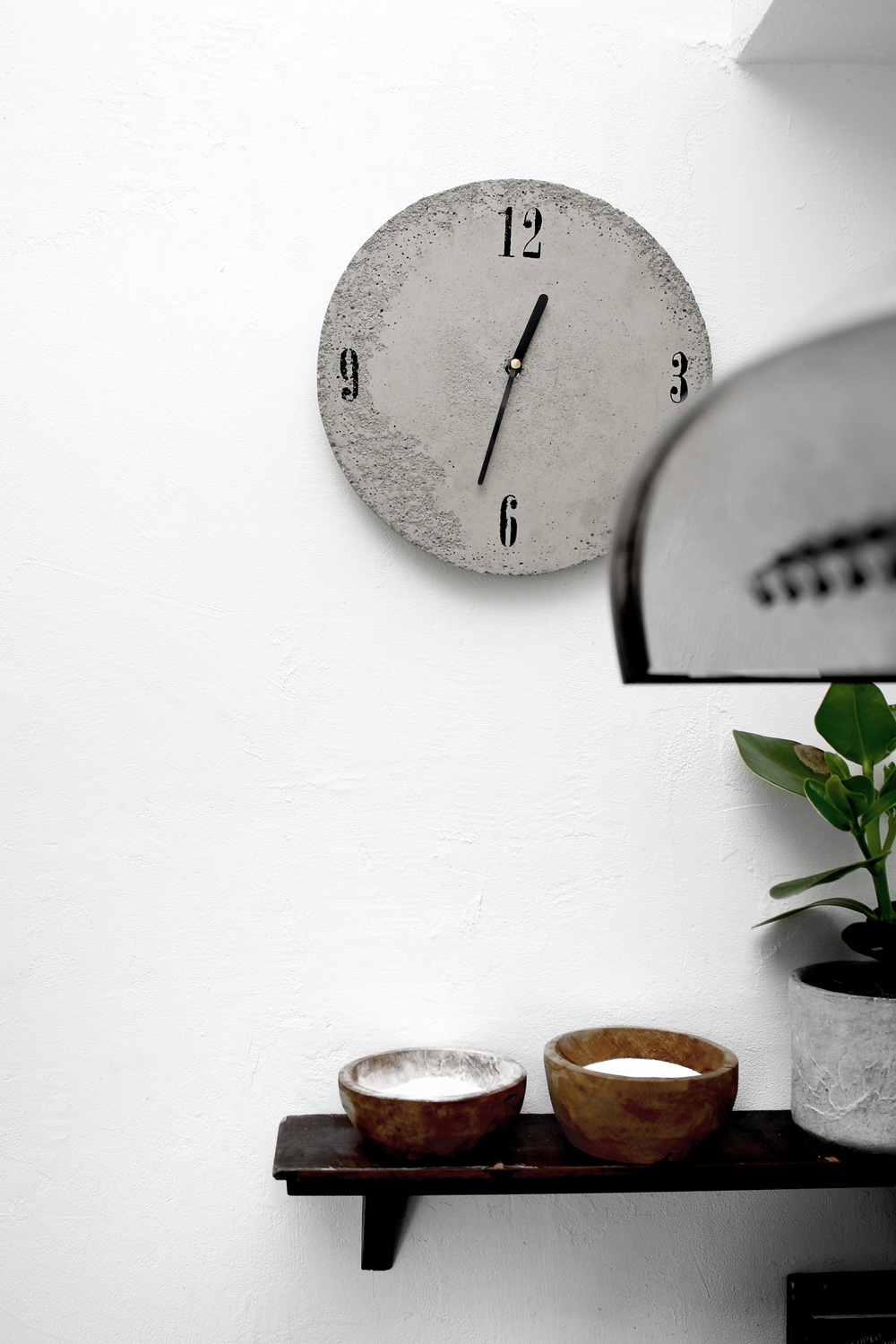 DIY concrete wall clock by Katarina Natalie
