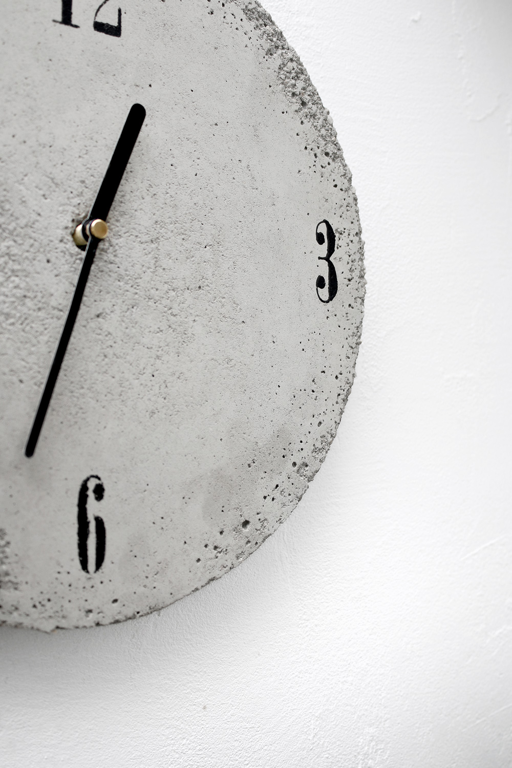 DIY concrete wall clock by Katarina Natalie